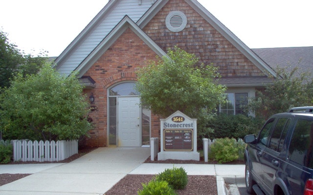 1641 S Milford Rd, Highland Township, MI à louer - Photo du bâtiment - Image 3 de 11