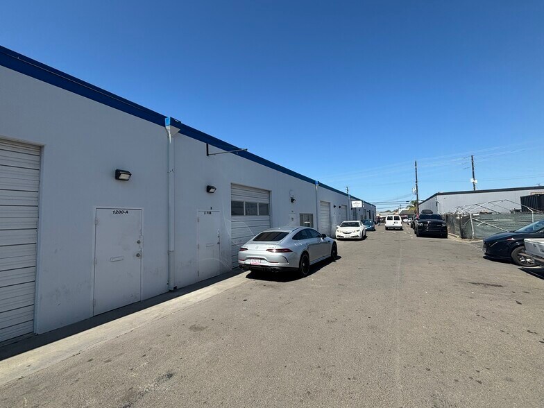 1250 Norman Ave, Santa Clara, CA à louer - Photo du bâtiment - Image 3 de 26