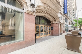 812 Olive St, Saint Louis, MO à louer Photo intérieure- Image 1 de 12