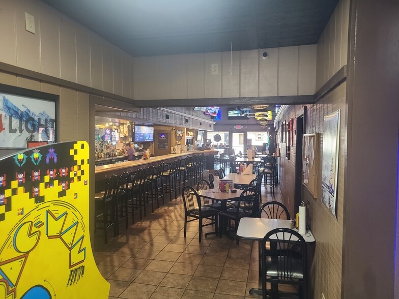 68 E Elm St, Canton, IL for sale - Building Photo - Image 3 of 5