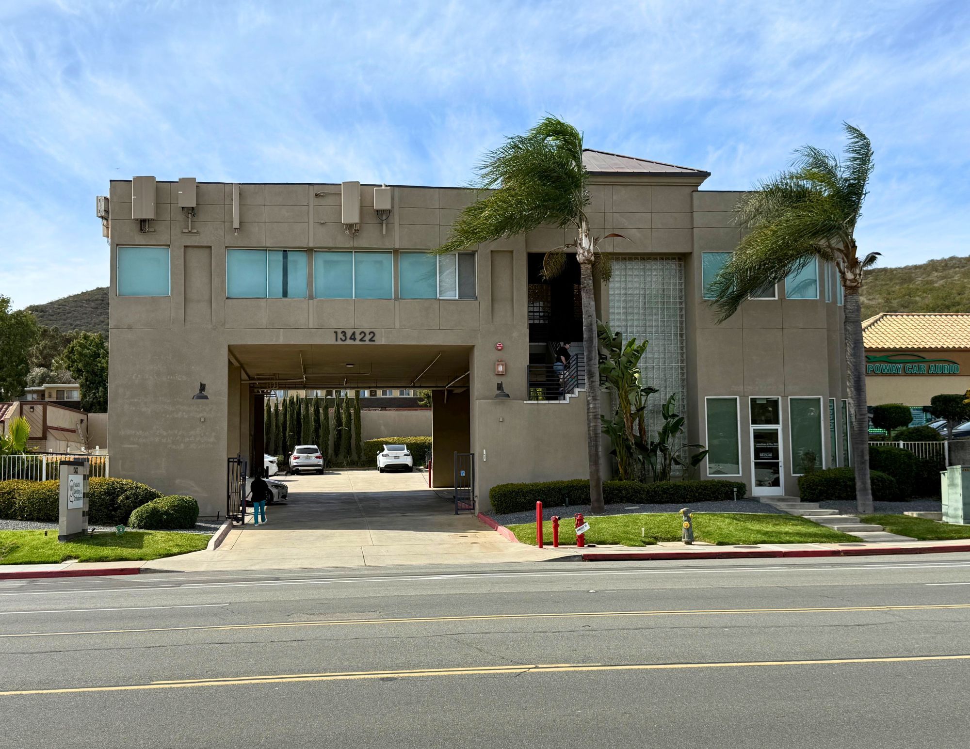 13422 Pomerado Rd, Poway, CA à louer Photo du bâtiment- Image 1 de 5