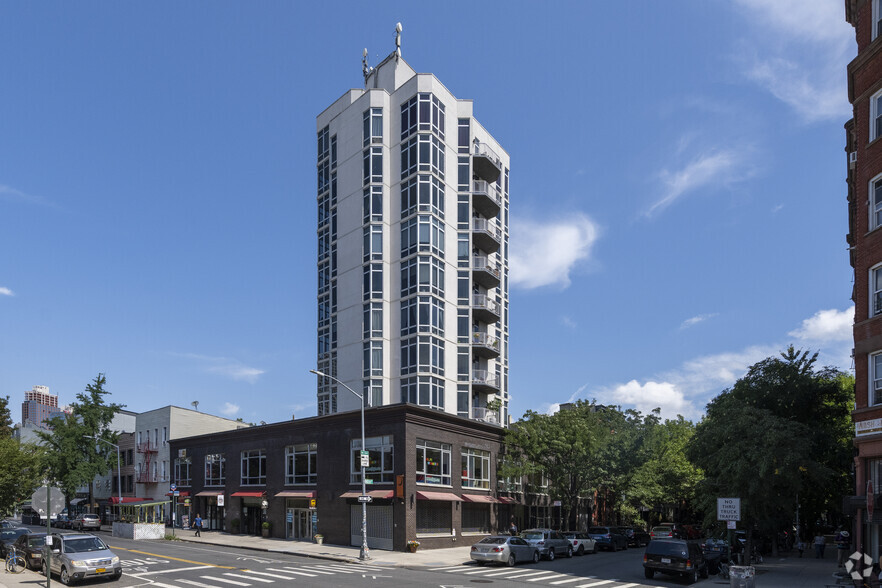 200 Franklin St, Brooklyn, NY for lease - Primary Photo - Image 1 of 28