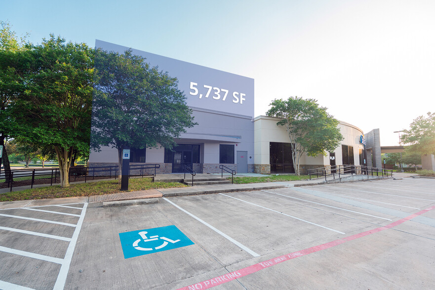 11321 Fallbrook Dr, Houston, TX for lease - Building Photo - Image 1 of 9