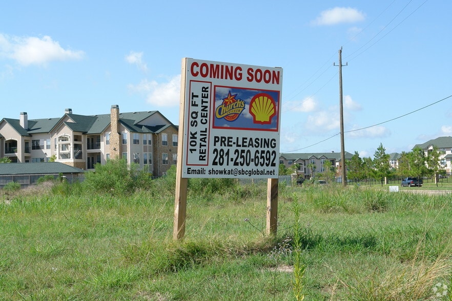 8245 N Mills Rd, Houston, TX for lease - Building Photo - Image 2 of 11