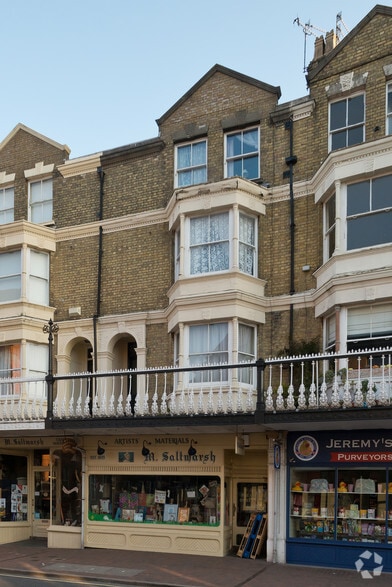 32 Monson Rd, Tunbridge Wells for sale - Building Photo - Image 2 of 7