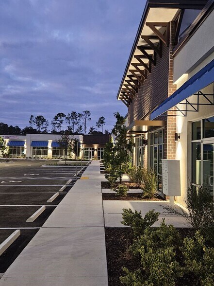 5650 SR 100 E, Palm Coast, FL à louer - Photo du bâtiment - Image 2 de 10
