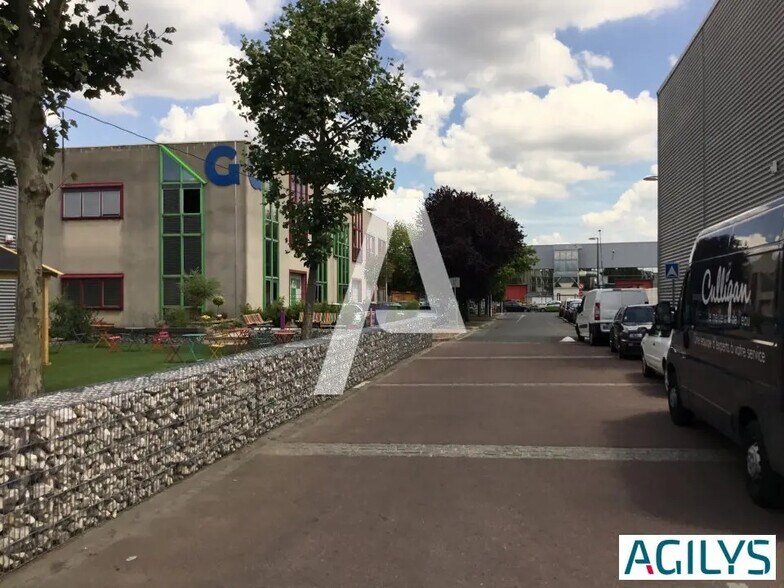 Industriel dans Ivry-sur-Seine à louer - Photo du bâtiment - Image 2 de 10