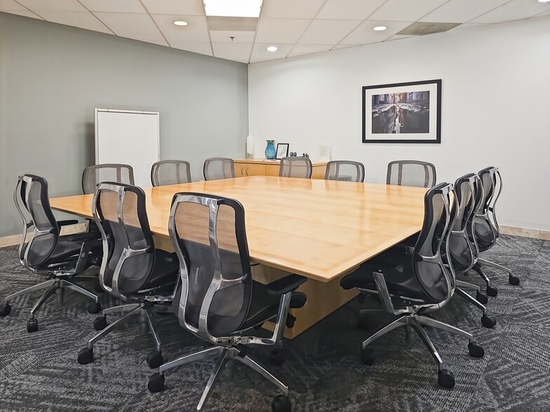 5 Centerpointe Dr, Lake Oswego, OR à louer - Photo intérieure - Image 2 de 23