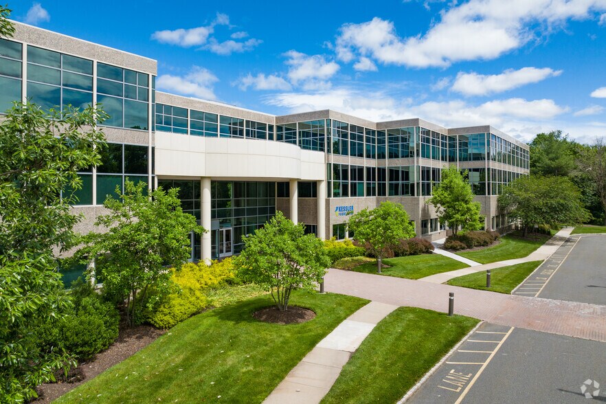 120 Eagle Rock Ave, East Hanover, NJ for lease - Building Photo - Image 1 of 12