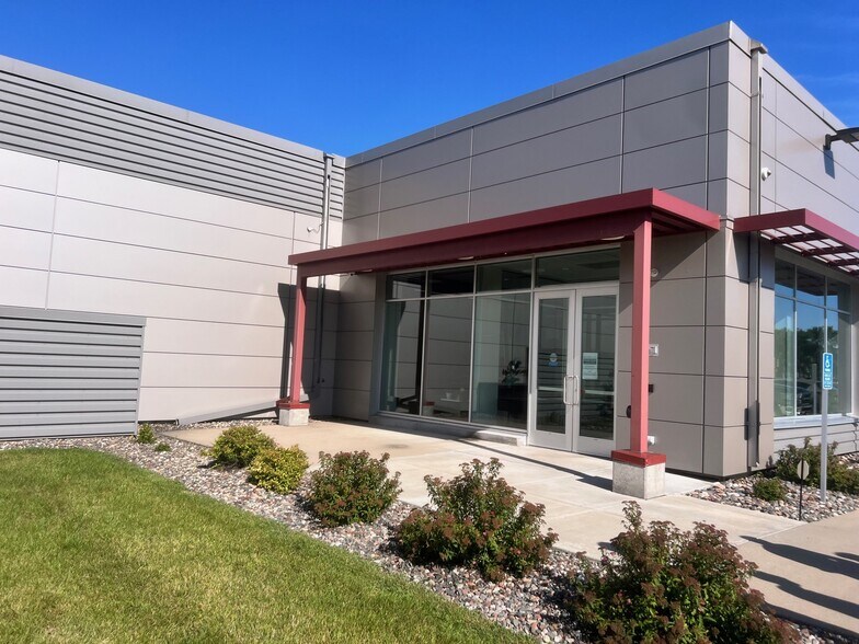 7900 Chicago Ave, Bloomington, MN à louer - Photo du bâtiment - Image 1 de 2