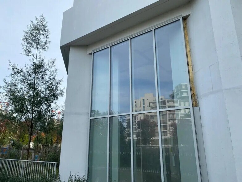 Commerce de détail dans Ivry-sur-Seine à louer - Photo du bâtiment - Image 2 de 7