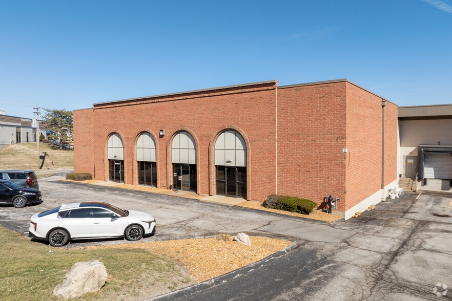 2392 Grissom Dr, Saint Louis, MO à louer - Photo principale - Image 1 de 4