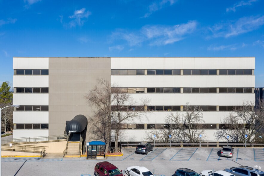 236 Goodwin Crest Dr, Birmingham, AL à vendre - Photo du bâtiment - Image 2 de 4