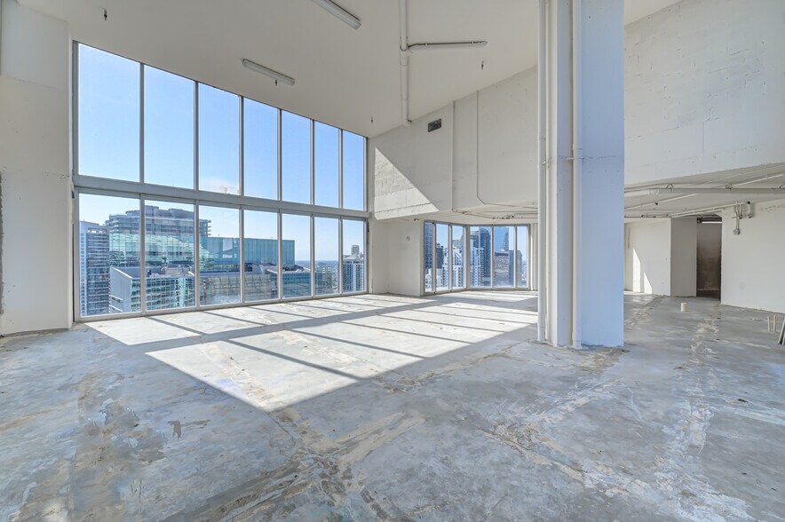 1300 Brickell Bay Dr, Miami, FL à vendre - Photo du bâtiment - Image 2 de 11