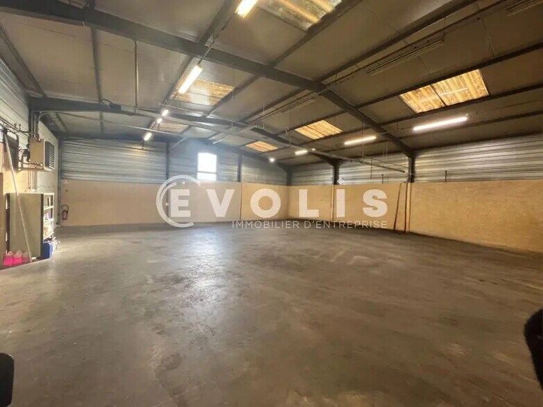 Office in Arnas for lease - Building Photo - Image 2 of 7