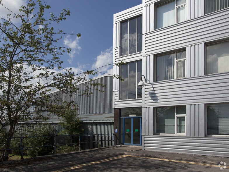 School Ln, Blackburn à louer - Photo du bâtiment - Image 2 de 3