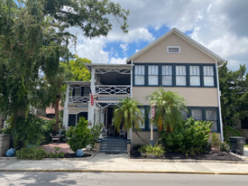 Old Powder House Inn Bed & Breakfast - Motel