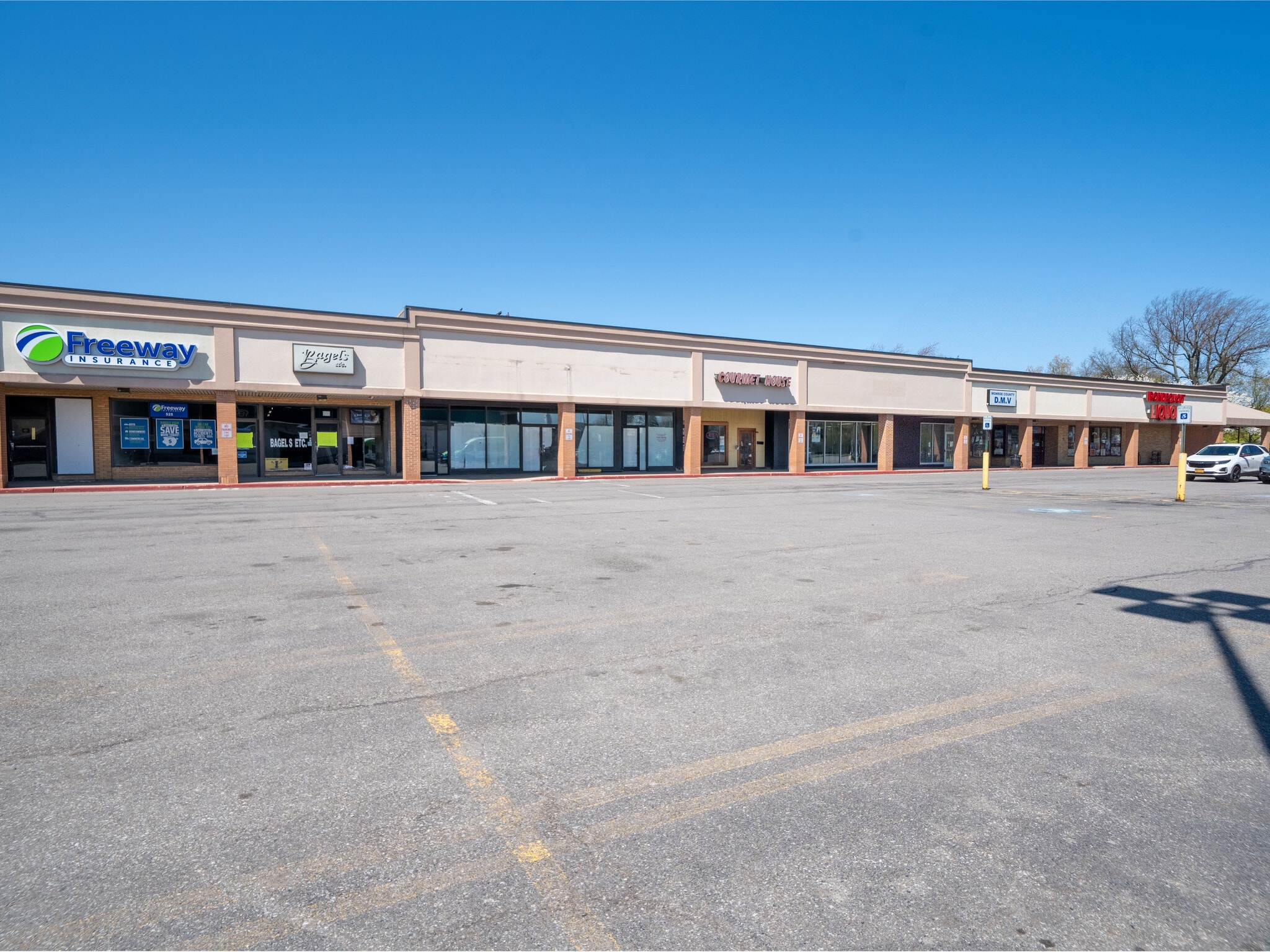 525 Titus Ave, Irondequoit, NY for lease Primary Photo- Image 1 of 28