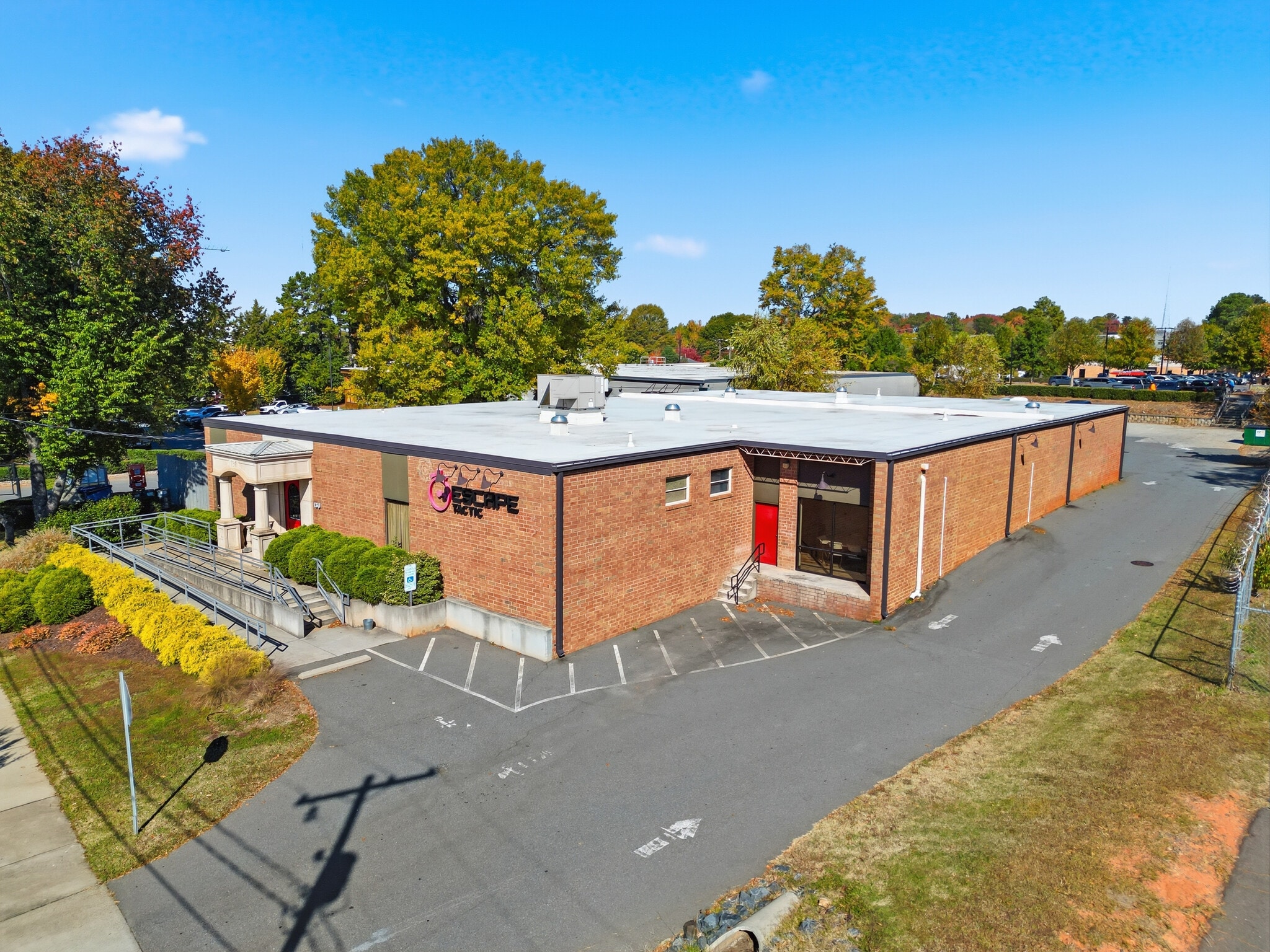 130 Southside Dr, Charlotte, NC for sale Primary Photo- Image 1 of 15