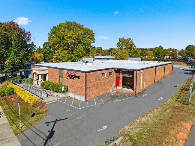 More details for 130 Southside Dr, Charlotte, NC - Retail for Sale