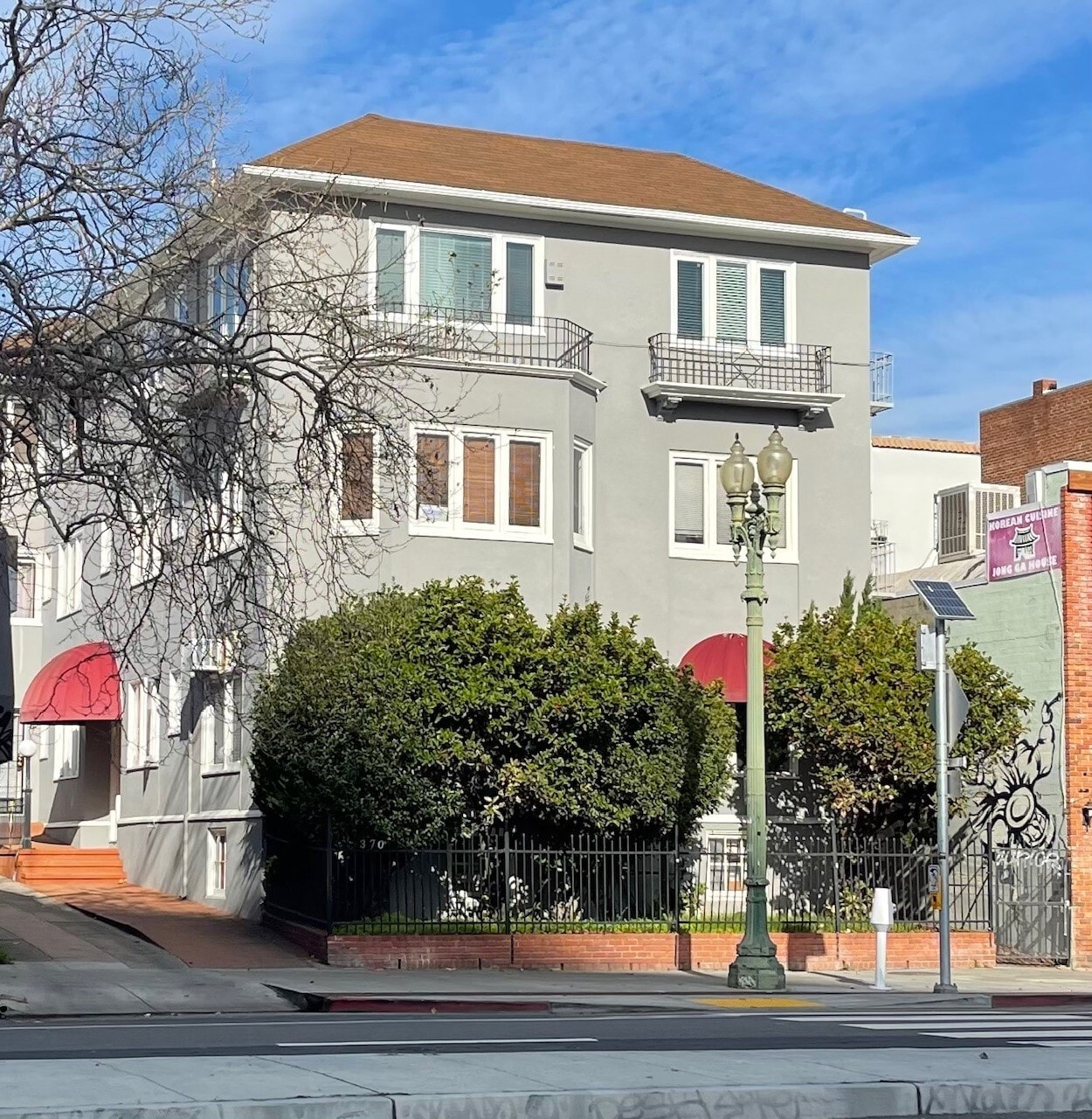 370 Grand Ave, Oakland, CA for lease Primary Photo- Image 1 of 2