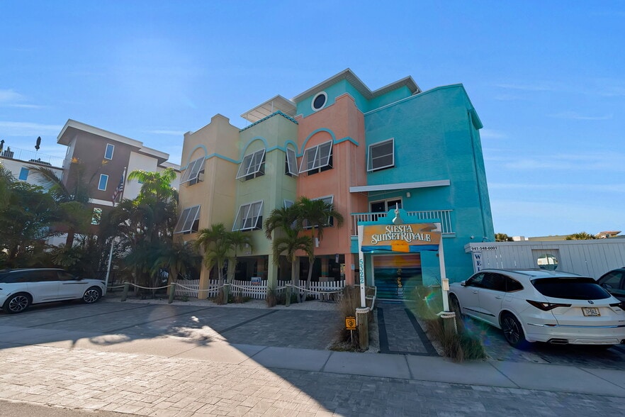 5322 Calle de la Siesta, Sarasota, FL à vendre - Photo du bâtiment - Image 2 de 68