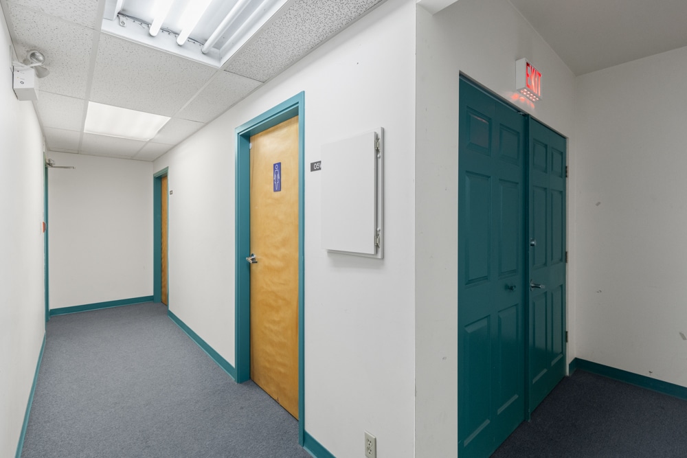 351-391 Hudson St NW, Salmon Arm, BC à vendre Photo intérieure- Image 1 de 8