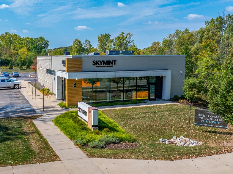 3315 Coolidge Rd, East Lansing, MI à vendre - Photo du bâtiment - Image 3 de 4