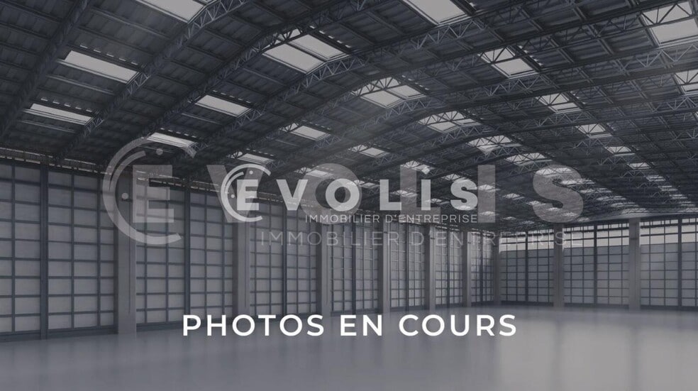 Flex in Chelles for lease - Interior Photo - Image 1 of 4