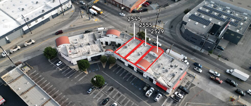 2501-2575 S Santa Fe Ave, Vernon, CA à louer - Photo du bâtiment - Image 3 de 12