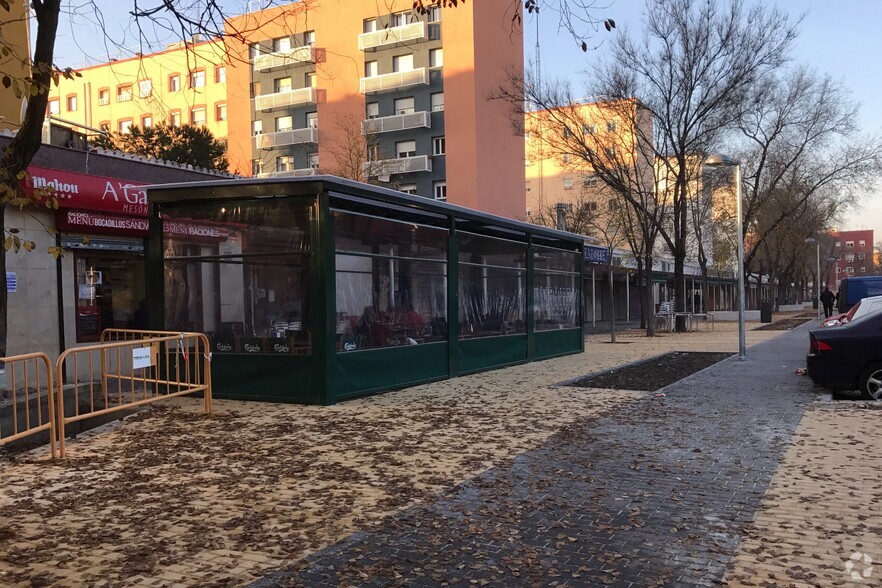 Calle Del Manojo De Rosas, 44, Madrid, Madrid for lease - Building Photo - Image 1 of 2