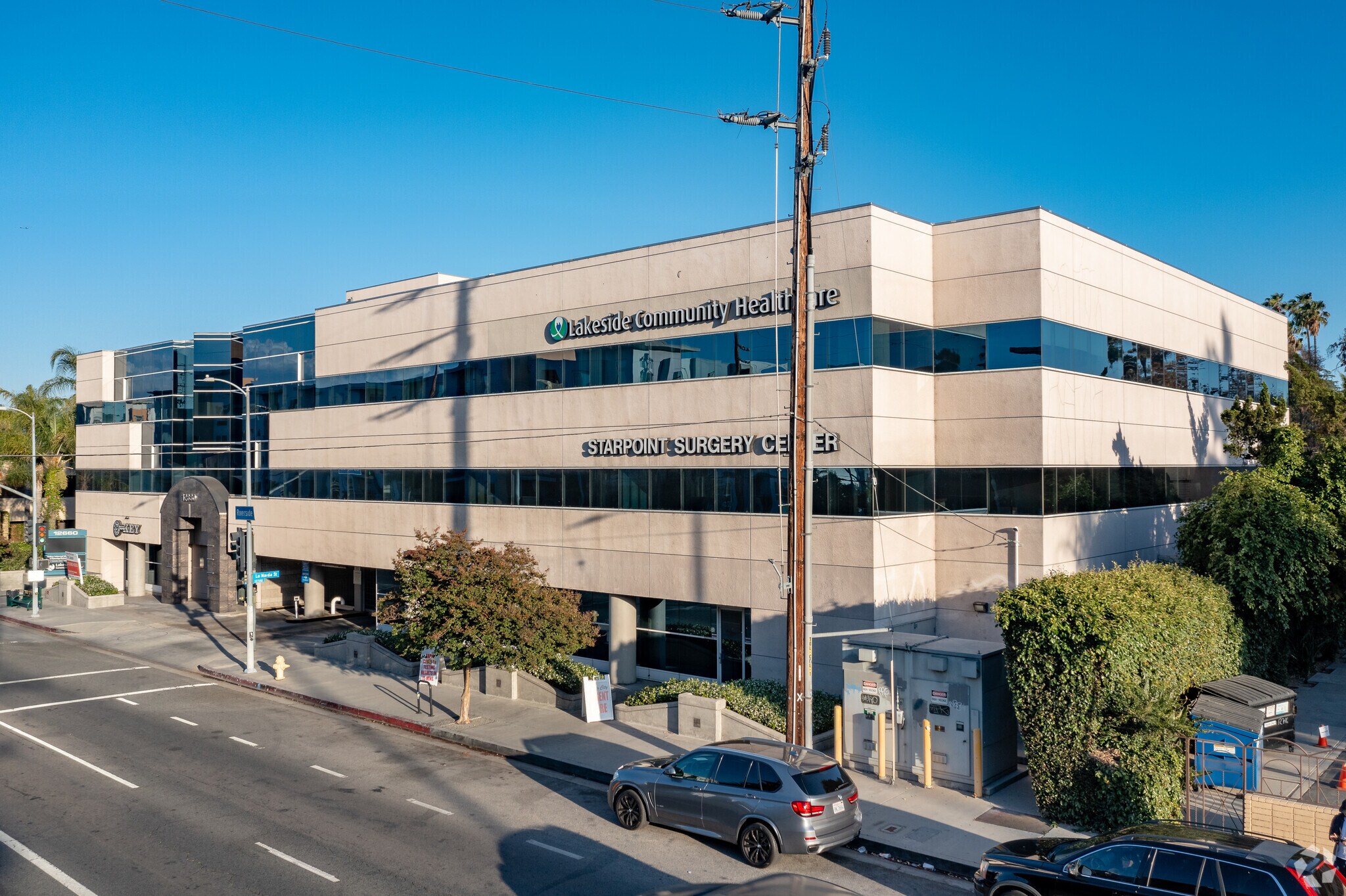 12660 Riverside Dr, Valley Village, CA à louer Photo du bâtiment- Image 1 de 28