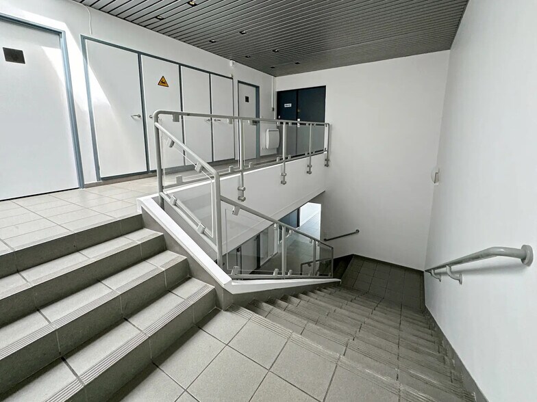 Office in Saint-Germain-en-Laye for sale - Interior Photo - Image 3 of 8