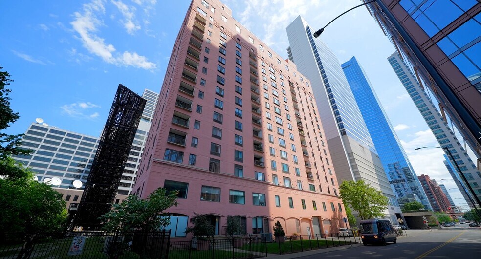 345 N Canal St, Chicago, IL à louer - Vidéo sur l’inscription commerciale - Image 2 de 14