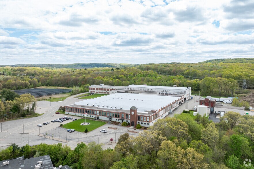582 Great Rd, North Smithfield, RI à louer - Aérien - Image 3 de 6