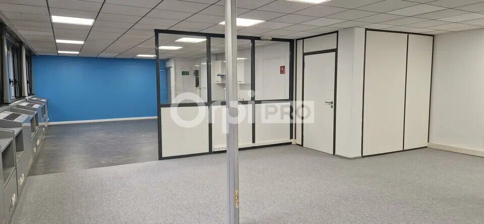 Office in Villeurbanne for lease - Interior Photo - Image 3 of 10