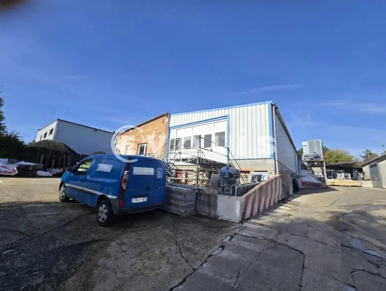 Flex in Verrières-le-Buisson for lease - Building Photo - Image 1 of 10