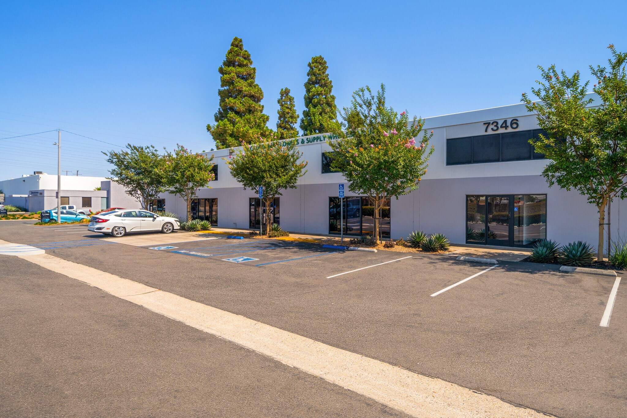 15131-15151 Goldenwest Cir, Westminster, CA à louer Photo du bâtiment- Image 1 de 14