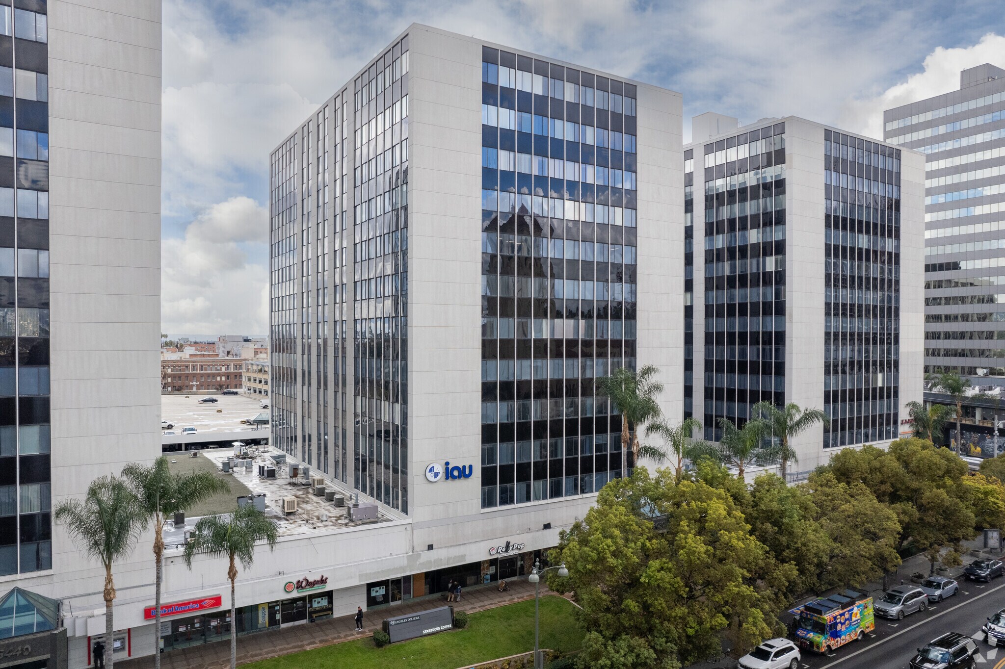 3450 Wilshire Blvd, Los Angeles, CA à louer Photo du bâtiment- Image 1 de 6