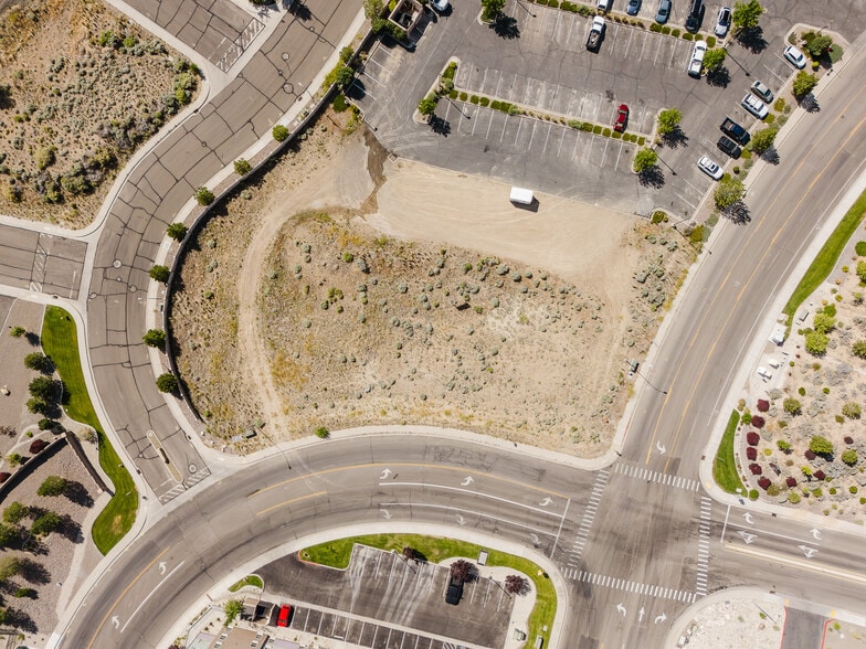 2215 Ruby Vista Dr, Elko, NV for sale - Building Photo - Image 2 of 21