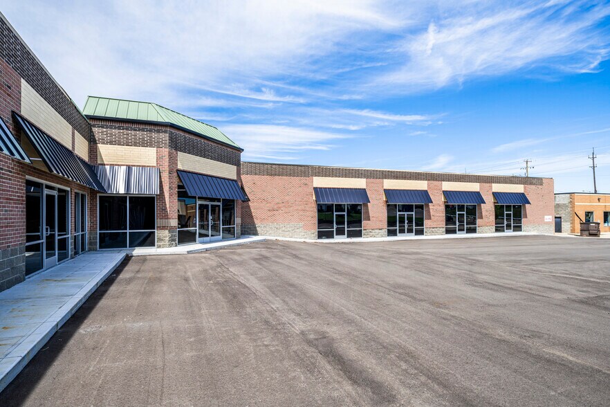 5045 Crookshank Rd, Cincinnati, OH à louer - Photo du bâtiment - Image 2 de 8