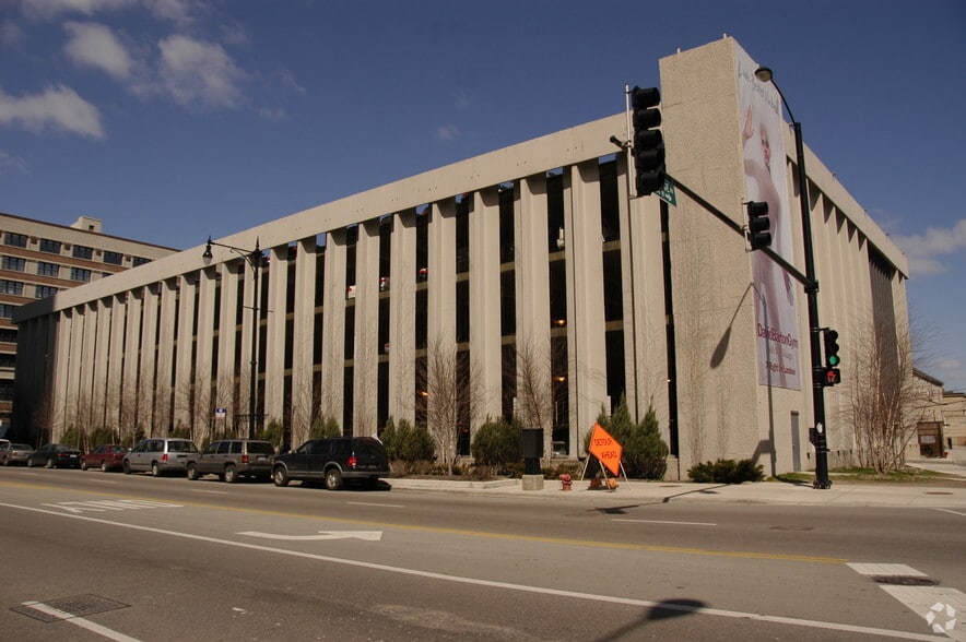 530 W Chicago Ave, Chicago, IL for sale - Building Photo - Image 3 of 4
