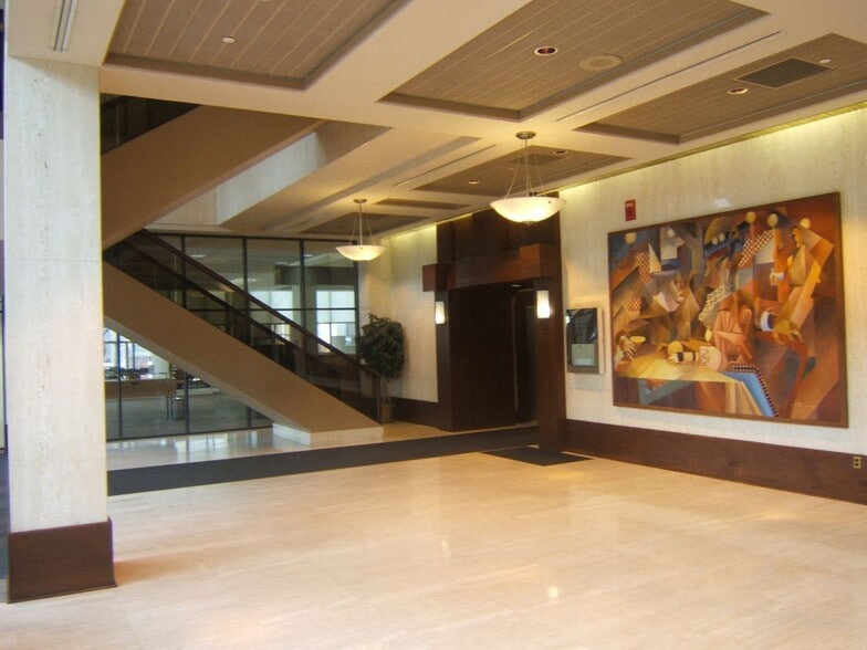 220 Market Ave S, Canton, OH for lease - Interior Photo - Image 2 of 5