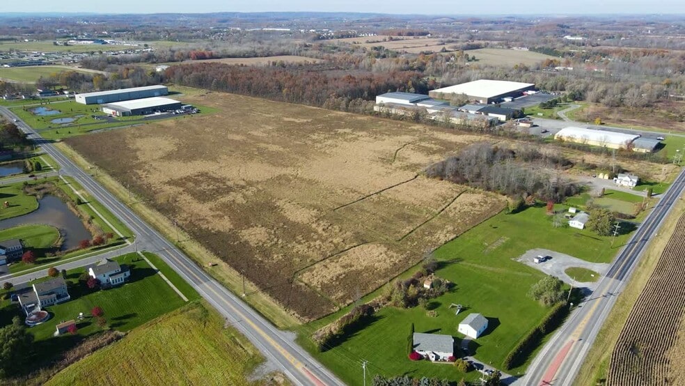 County Rd 41, Farmington, NY à louer - Vidéo sur l’inscription commerciale - Image 2 de 10