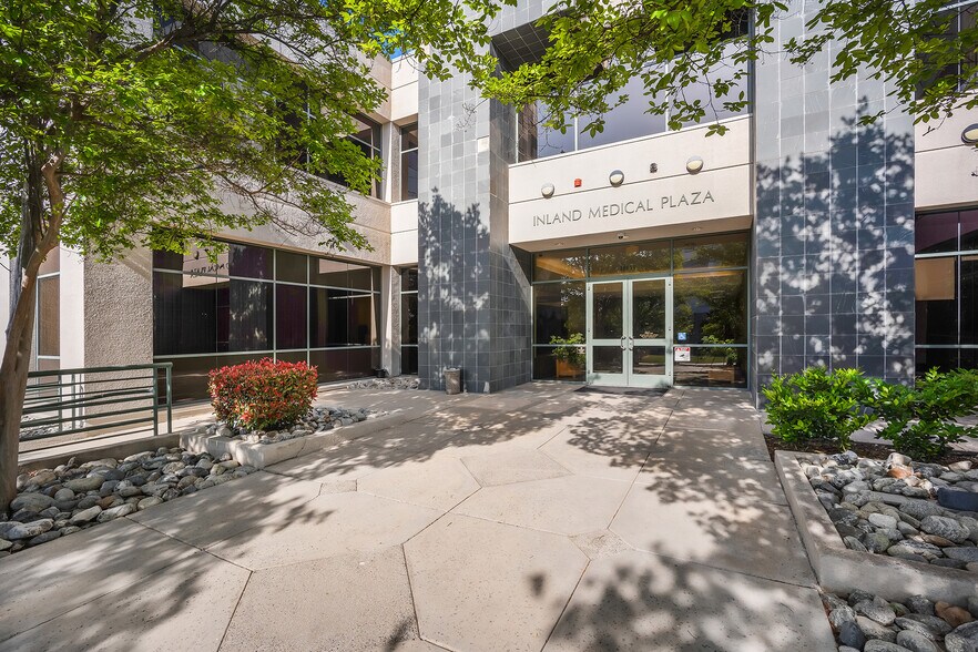 36450 Inland Valley Dr, Wildomar, CA à vendre - Photo du bâtiment - Image 2 de 7