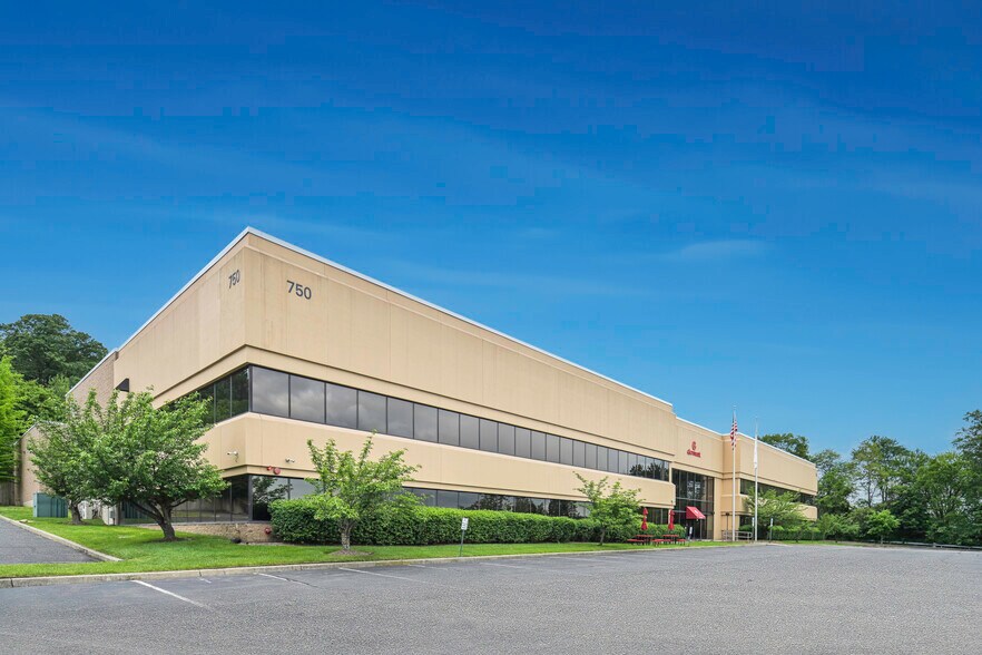 750 Corporate Dr, Mahwah, NJ à louer - Photo du bâtiment - Image 2 de 13