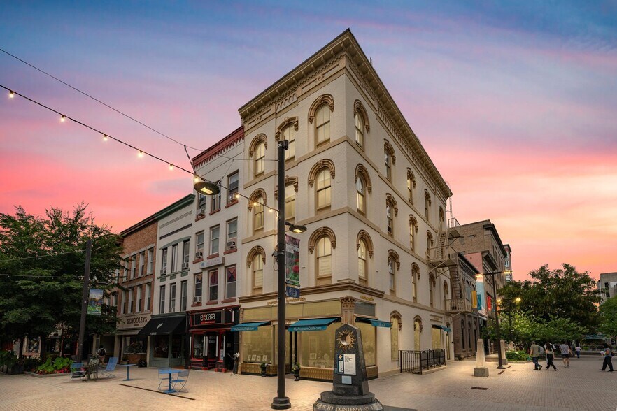 158 E State St, Ithaca, NY à vendre - Photo du bâtiment - Image 2 de 53