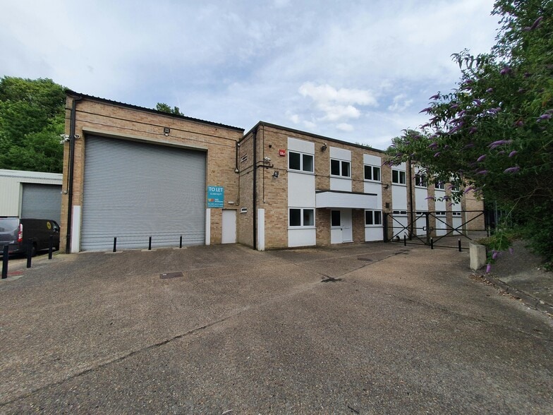 Unit B4 Ullswater Cres, Coulsdon for lease - Building Photo - Image 1 of 22