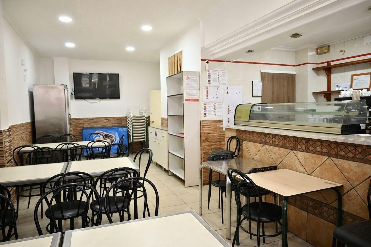 Retail in Paterna for lease Interior Photo- Image 1 of 31