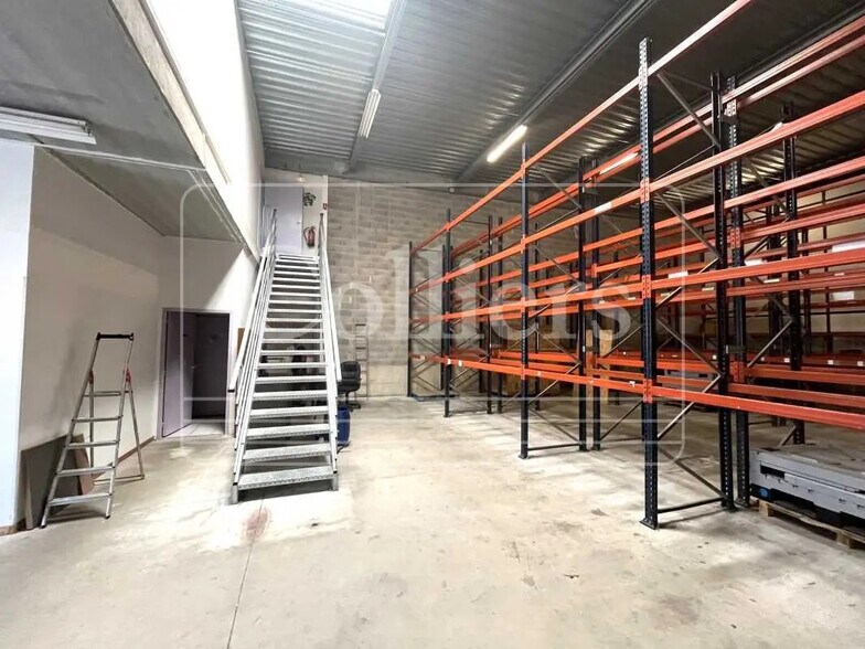 Flex in La Ciotat for lease - Interior Photo - Image 1 of 6